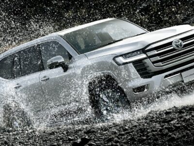 ランクル300の全グレード一覧と特徴｜価格・装備・燃費を比較