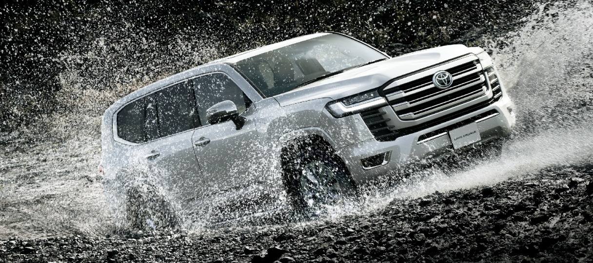 ランクル300の全グレード一覧と特徴｜価格・装備・燃費を比較